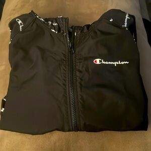 Boys champion windbreaker pullover - size 6 Like new